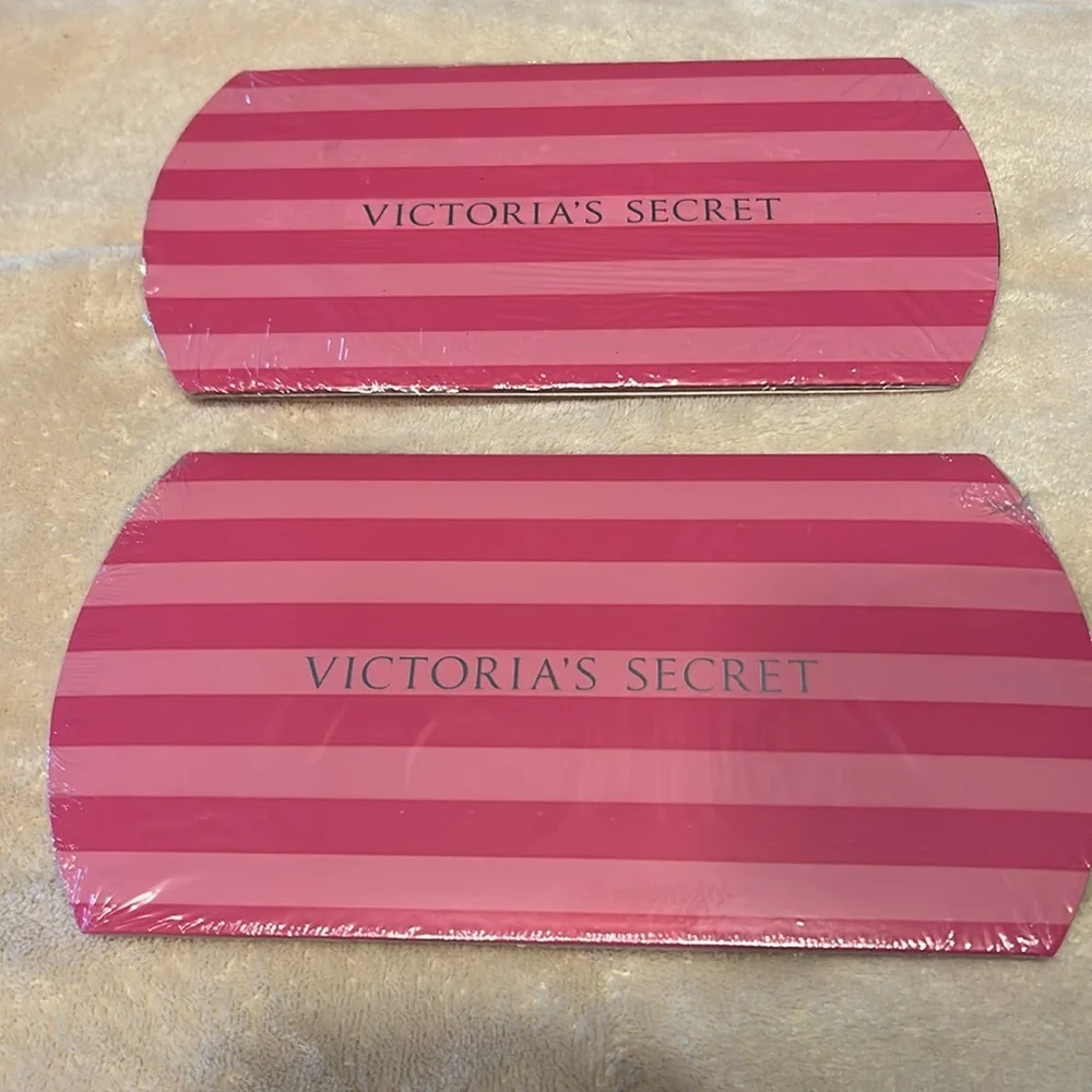 Victoria's Secret Pink Striped Gift Set with Black Sleep Mask - Picture 4 of 5